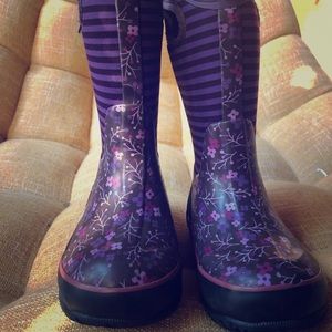Girls snow bogs size 12